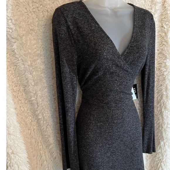 *NWT* Express Long sleeve black Jersey Dress Size Medium - Picture 3 of 5